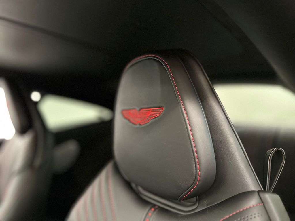 Aston Martin DB11 2019