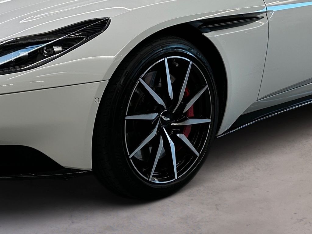 Aston Martin DB11 2019