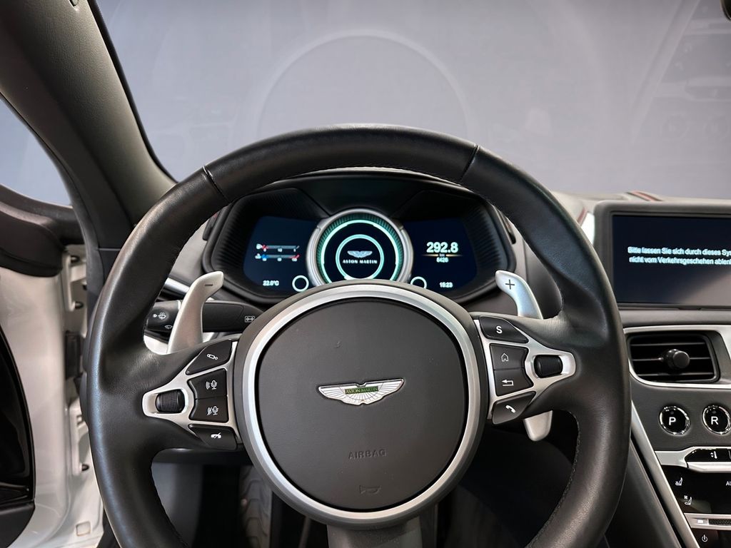 Aston Martin DB11 2019