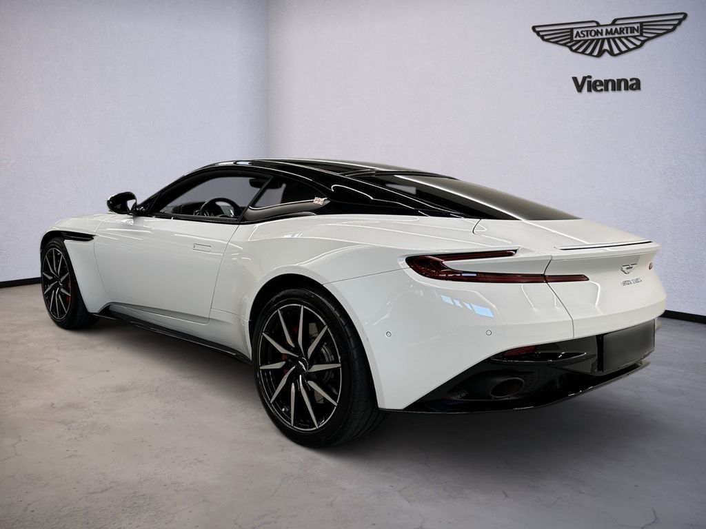 Aston Martin DB11 2019