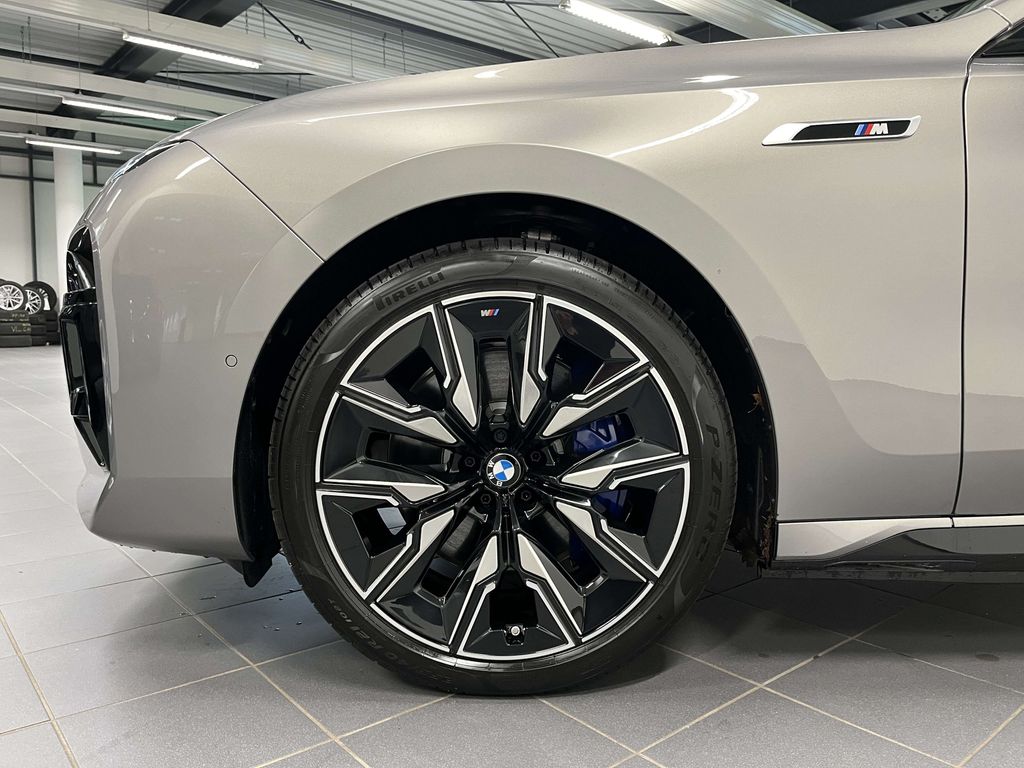 BMW i7 2024