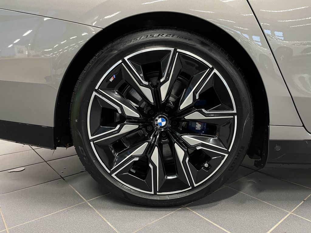 BMW i7 2024