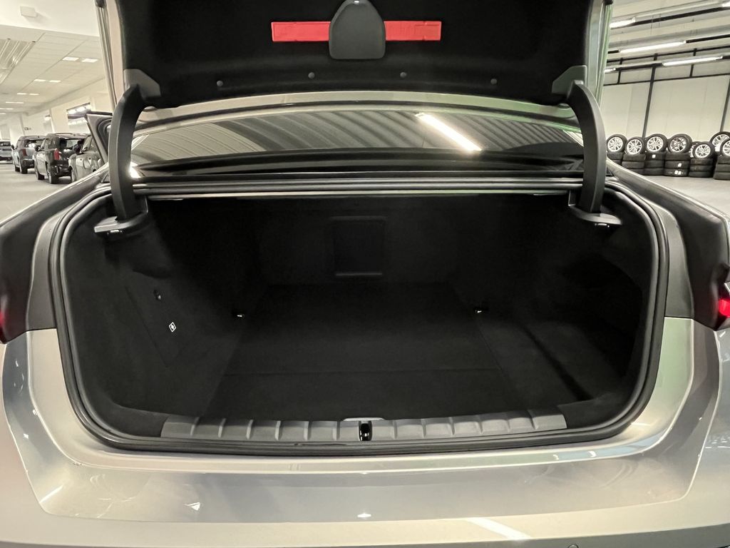 BMW i7 2024