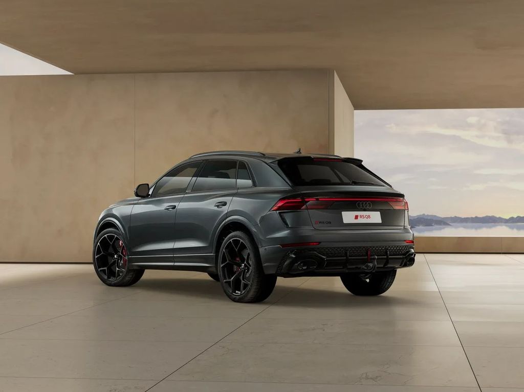 Audi RSQ8