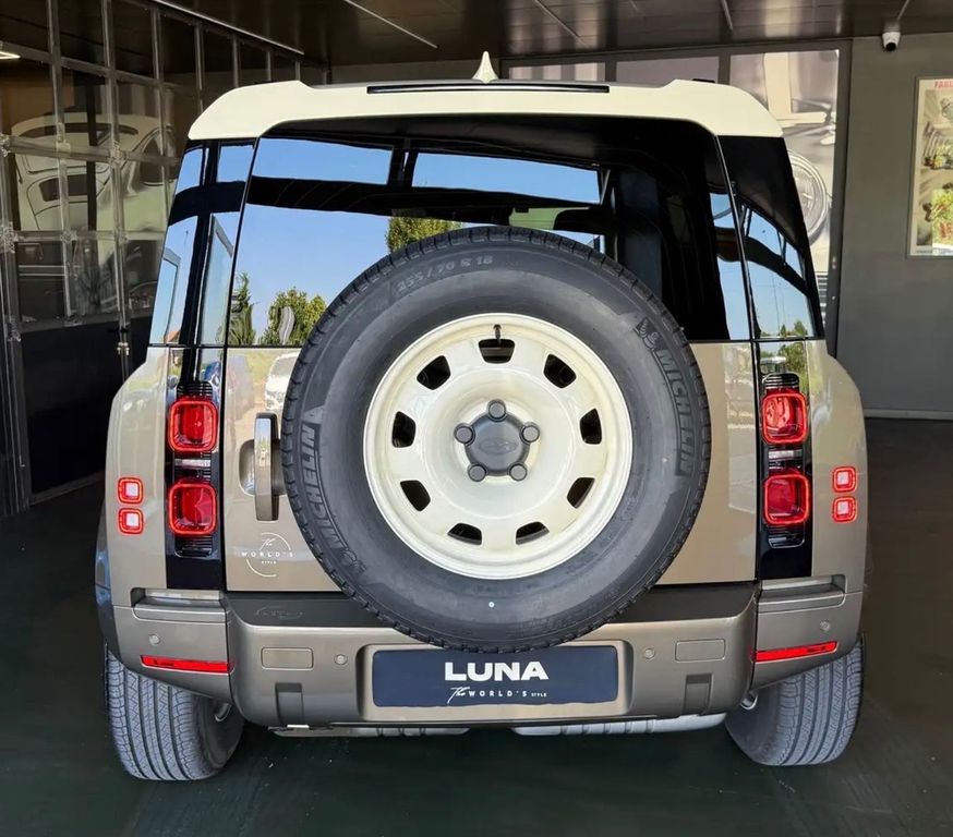 Land Rover Defender 2025