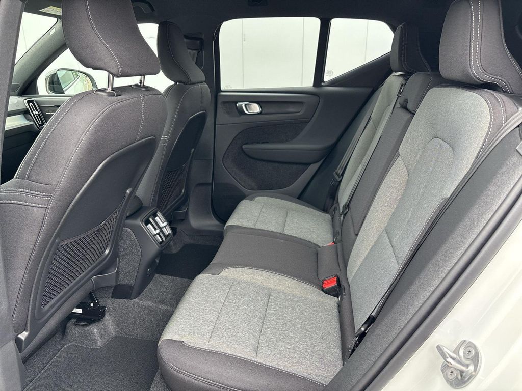 Volvo XC40 2025