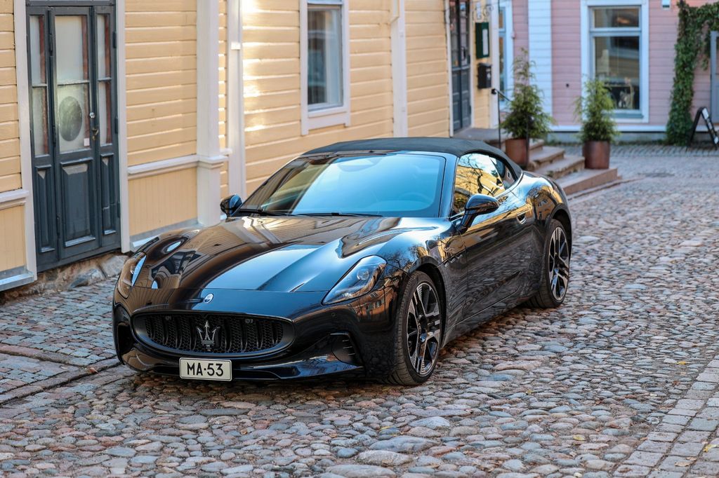 Maserati GranCabrio 2024