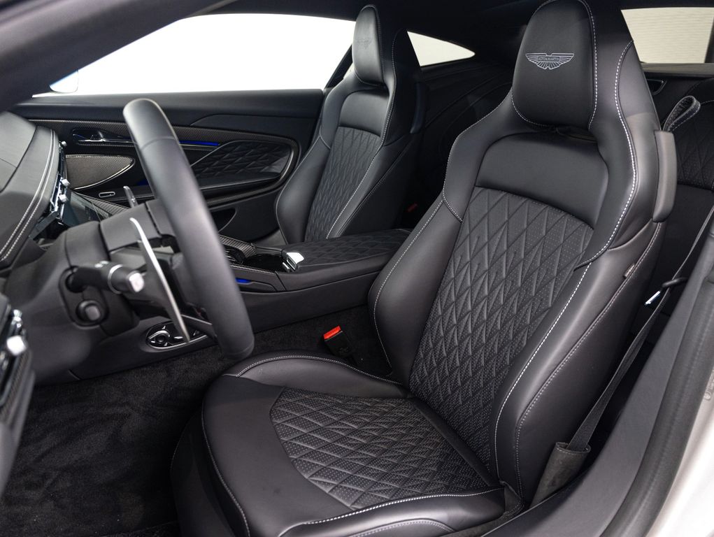 Aston Martin DB12 2025