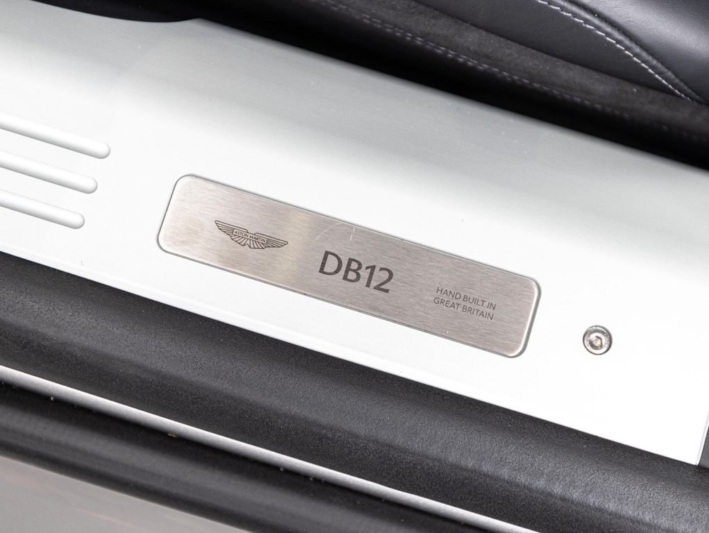 Aston Martin DB12 2025
