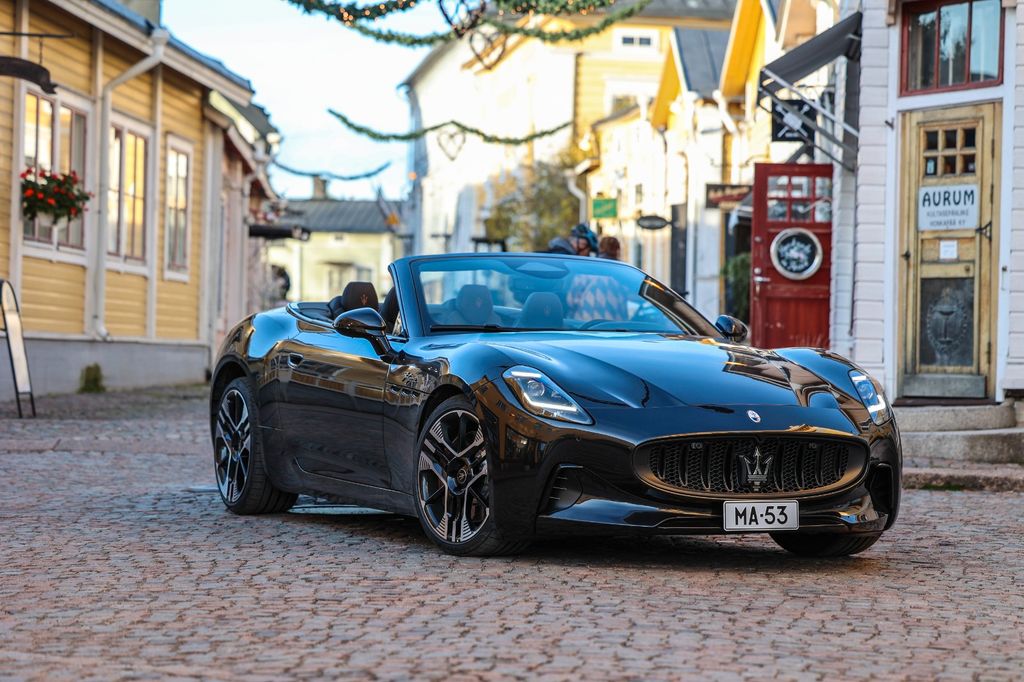 Maserati GranCabrio 2024