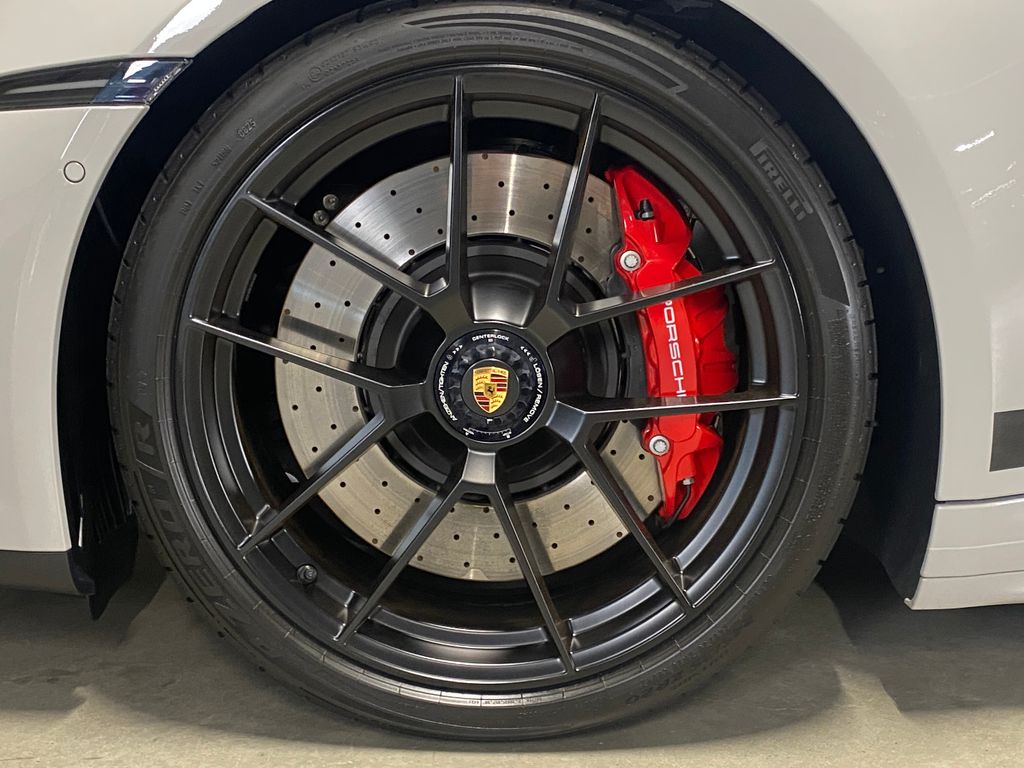 Porsche 992 2025