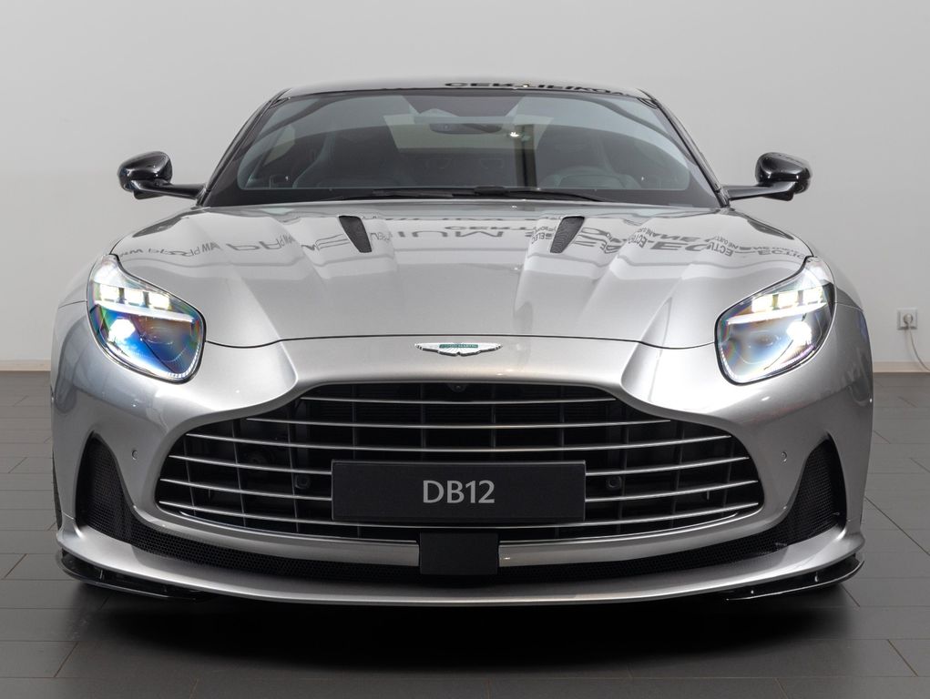 Aston Martin DB12 2025