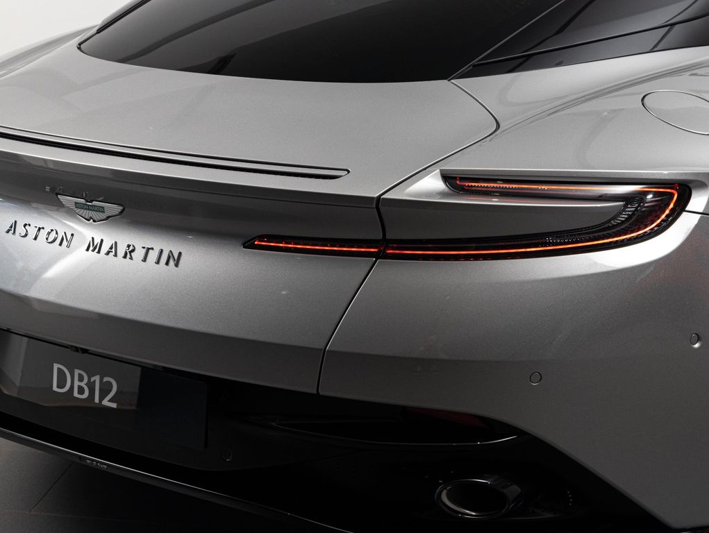 Aston Martin DB12 2025