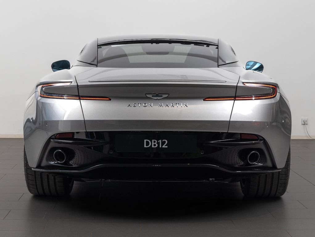 Aston Martin DB12 2025