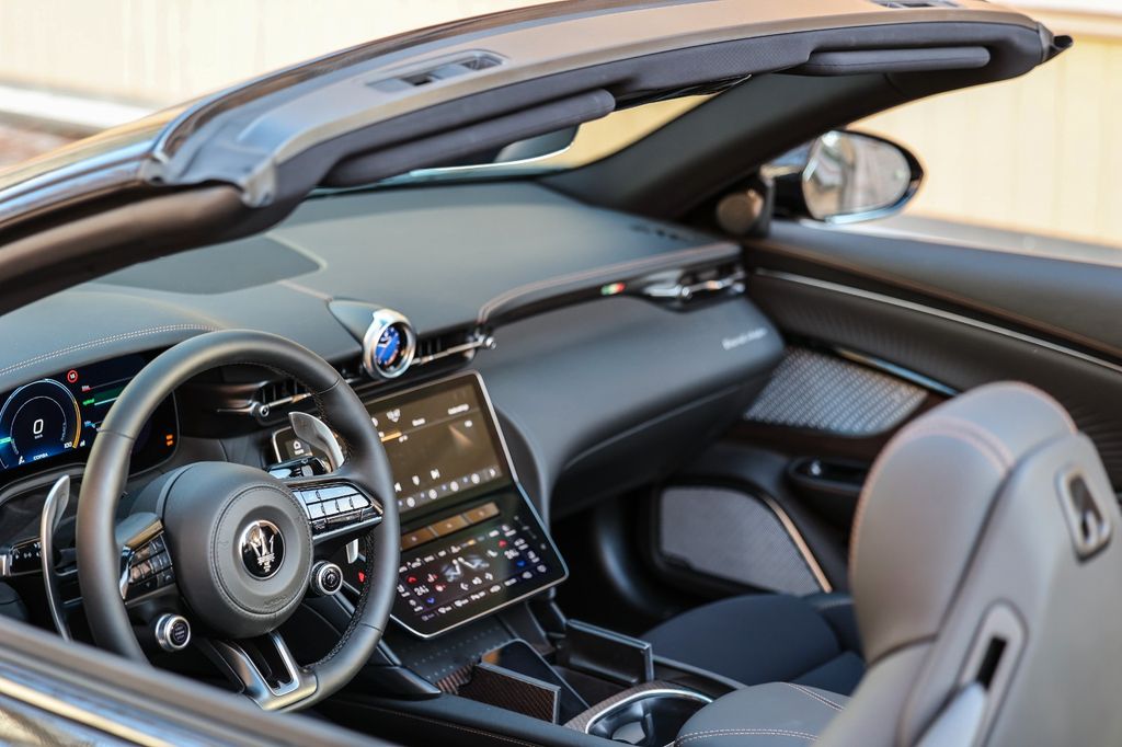 Maserati GranCabrio 2024