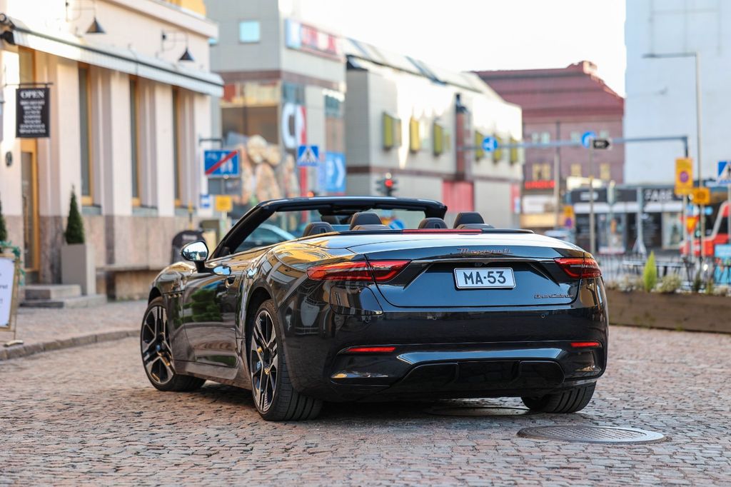 Maserati GranCabrio 2024