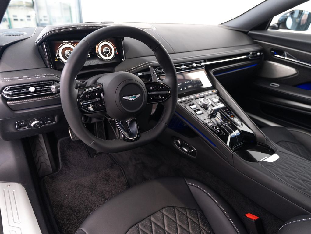 Aston Martin DB12 2025