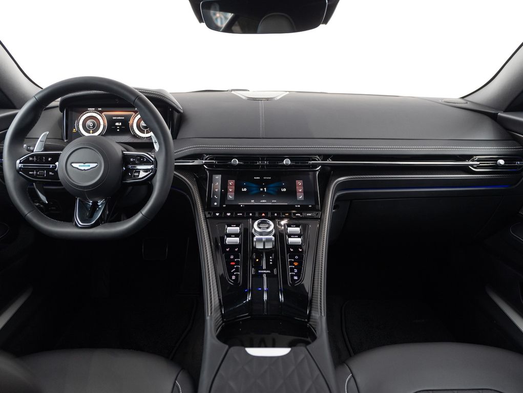 Aston Martin DB12 2025