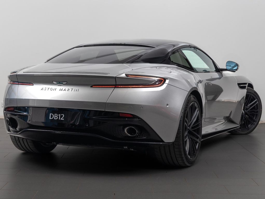 Aston Martin DB12 2025