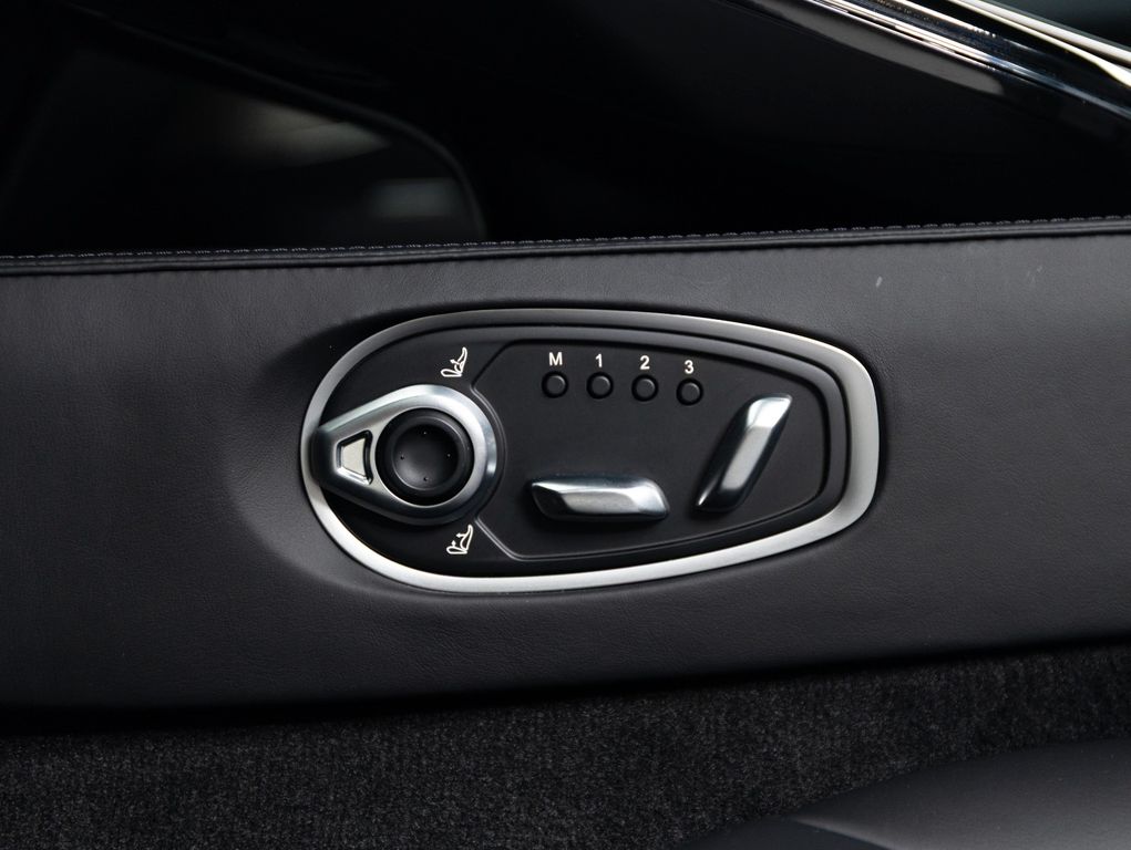 Aston Martin V8 Vantage 2025