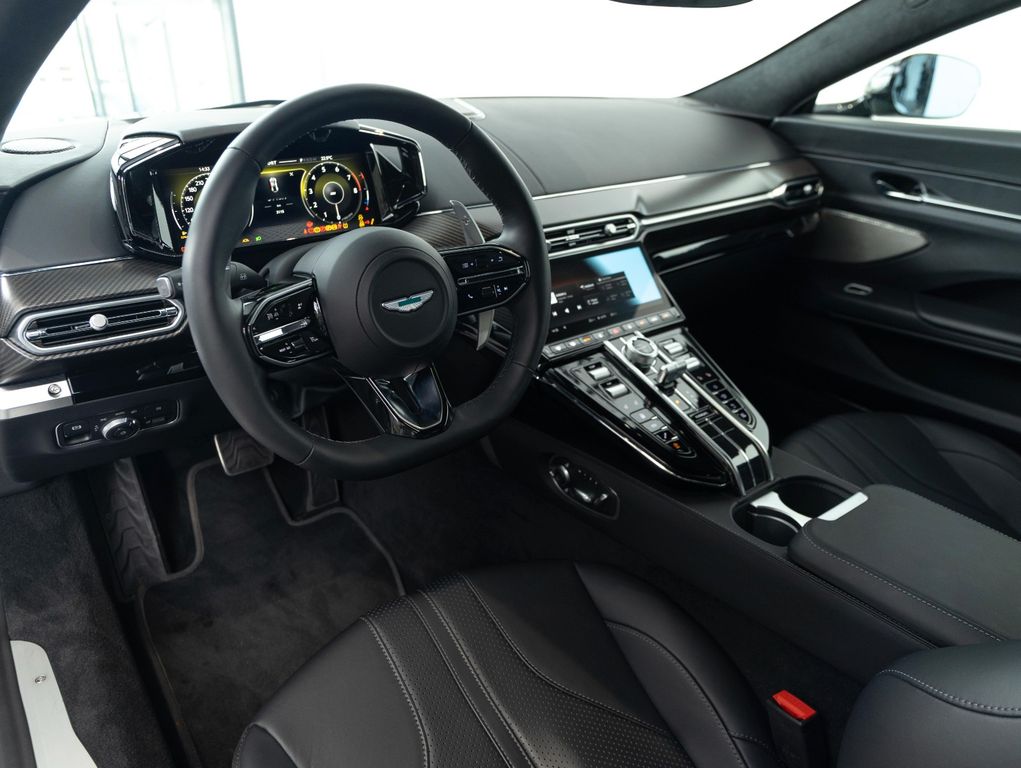 Aston Martin V8 Vantage 2025