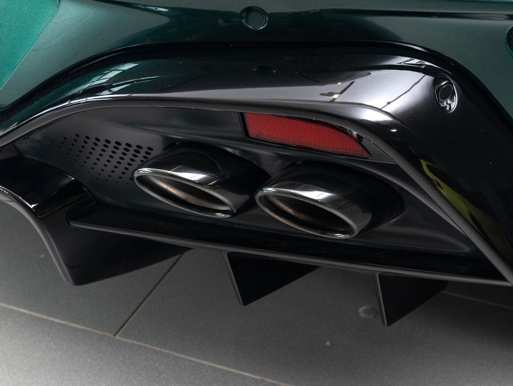 Aston Martin V8 Vantage 2025