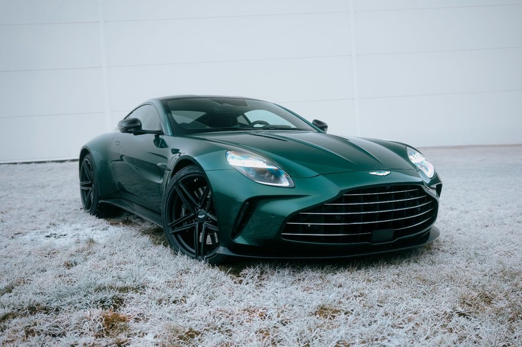 Aston Martin V8 Vantage 2025