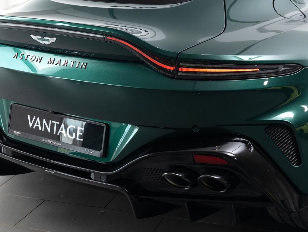 Aston Martin V8 Vantage 2025