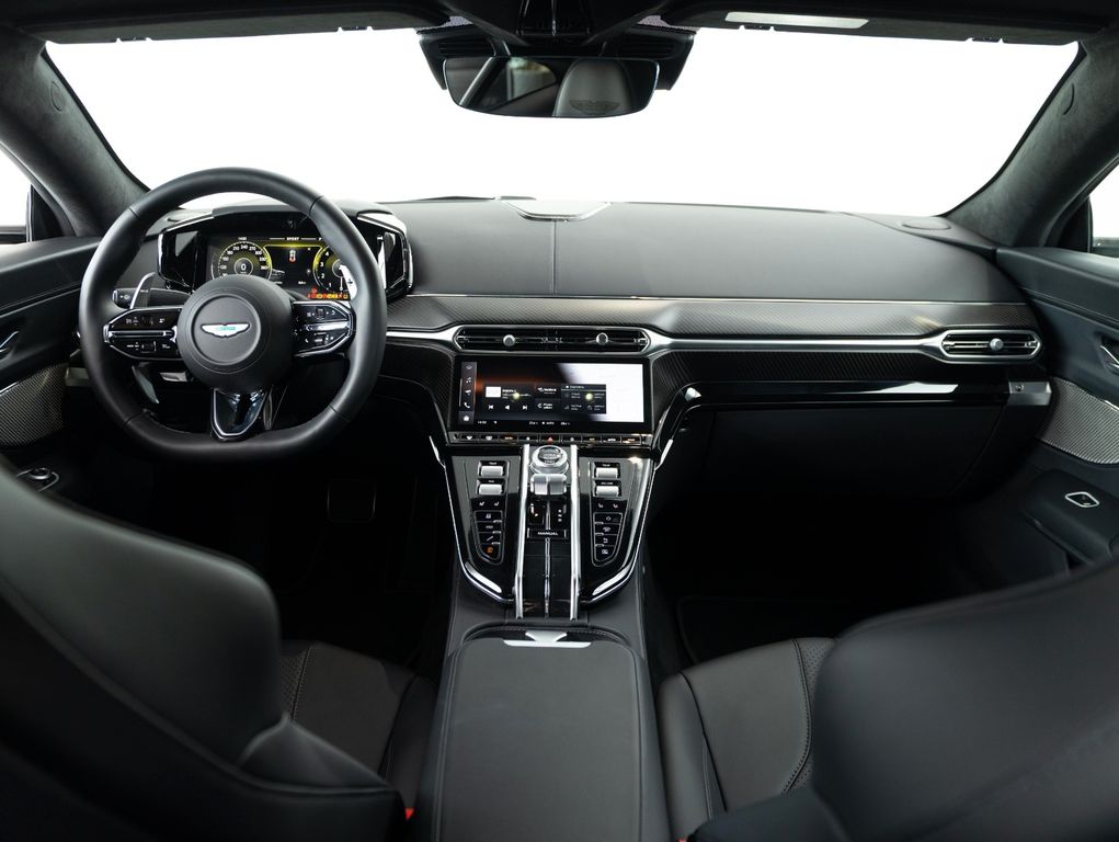 Aston Martin V8 Vantage 2025