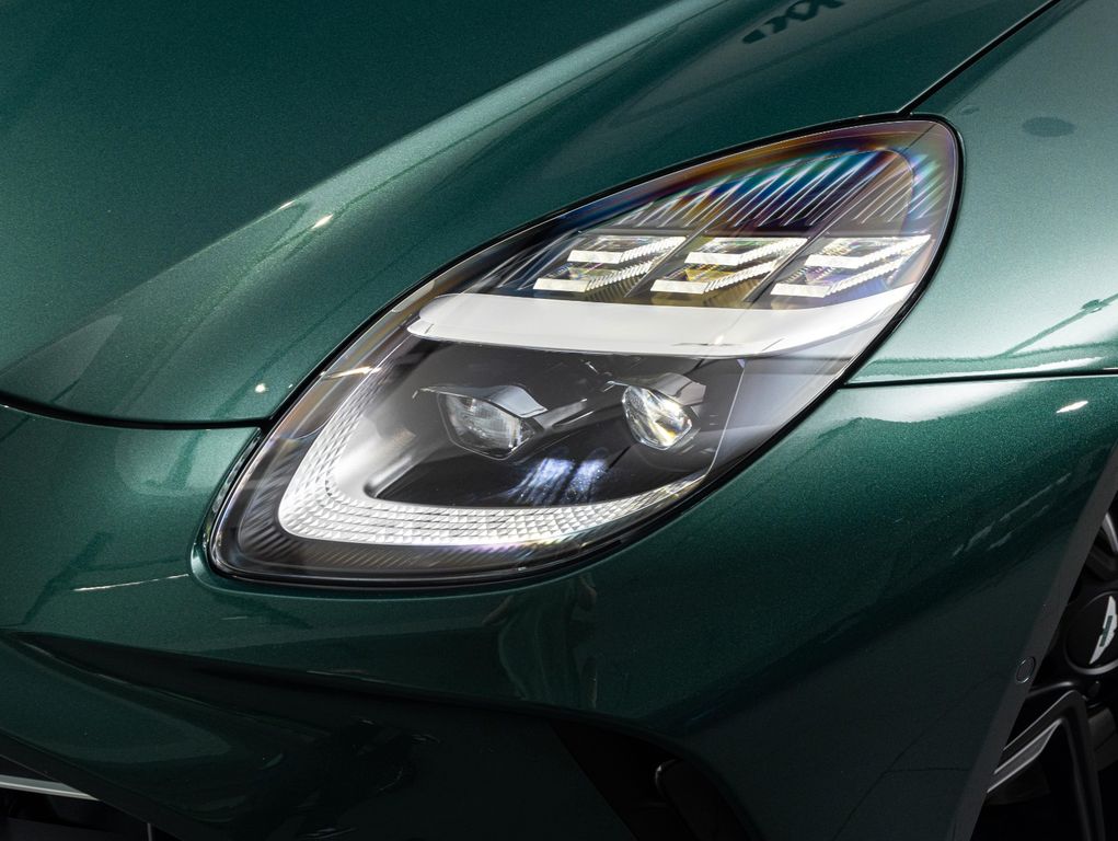 Aston Martin V8 Vantage 2025