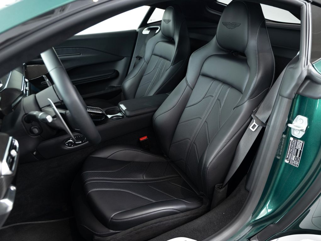 Aston Martin V8 Vantage 2025