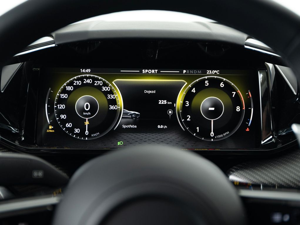 Aston Martin V8 Vantage 2025