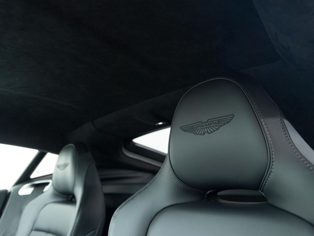 Aston Martin V8 Vantage 2025