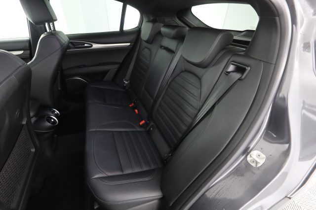 Alfa Romeo Stelvio 2023