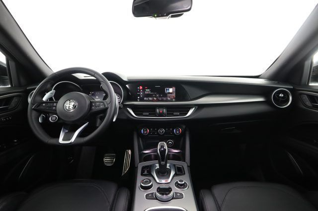 Alfa Romeo Stelvio 2023