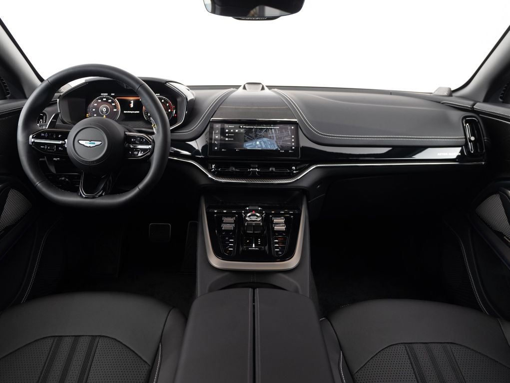 Aston Martin DBX 2025