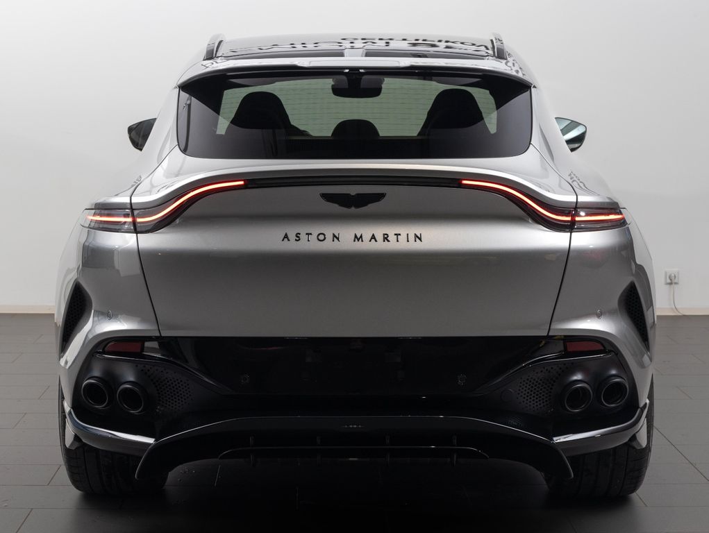 Aston Martin DBX 2025