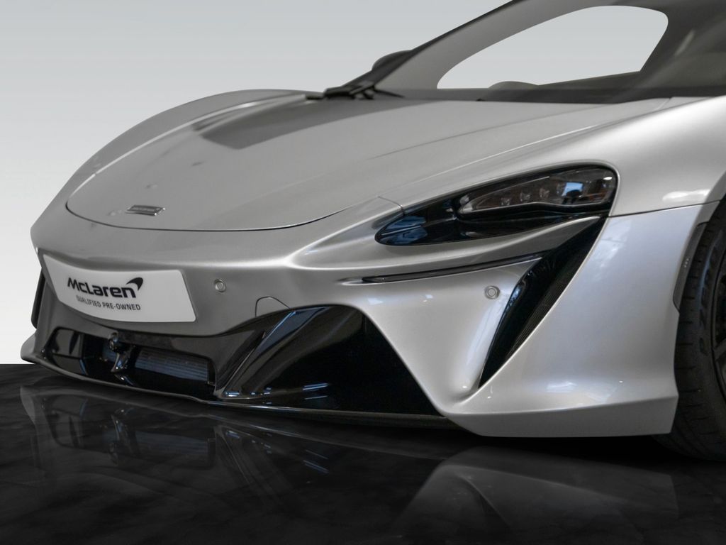 McLaren Artura 2024