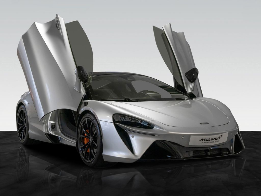 McLaren Artura 2024