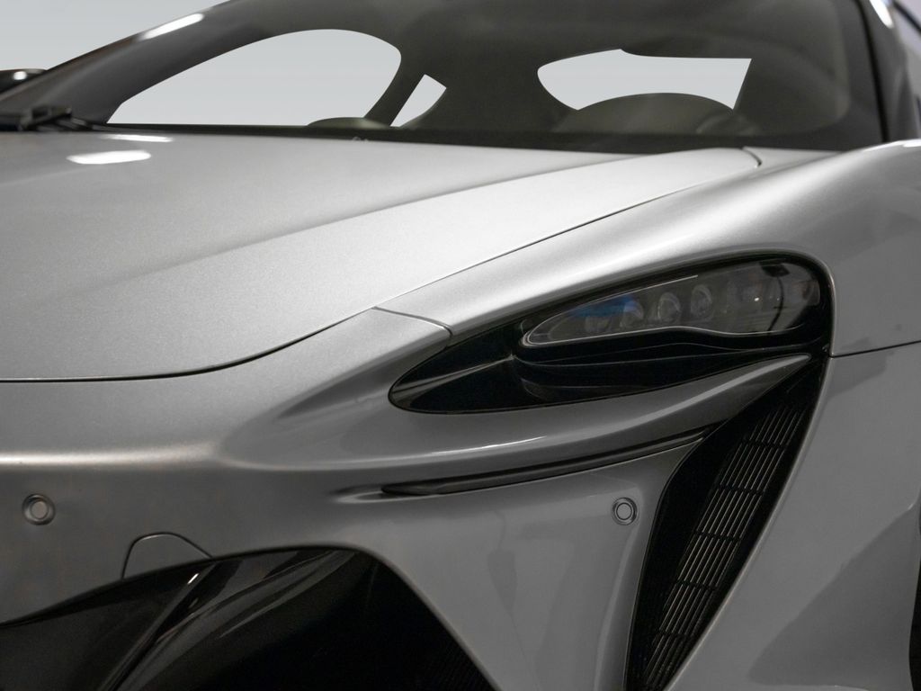 McLaren Artura 2024