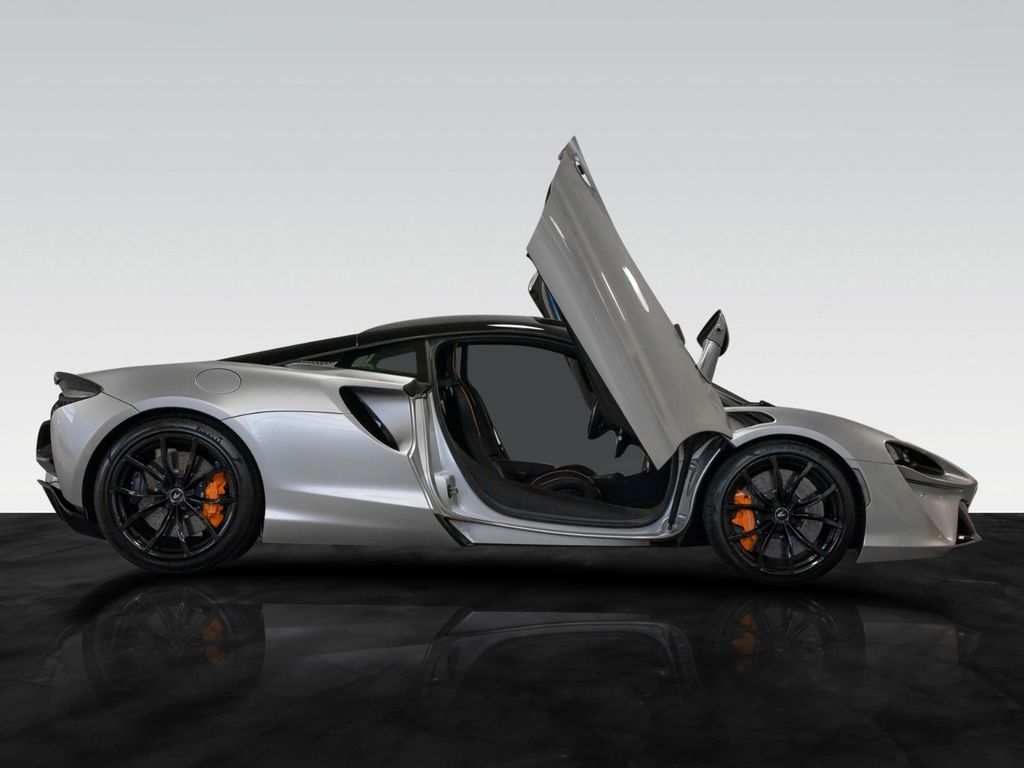 McLaren Artura 2024