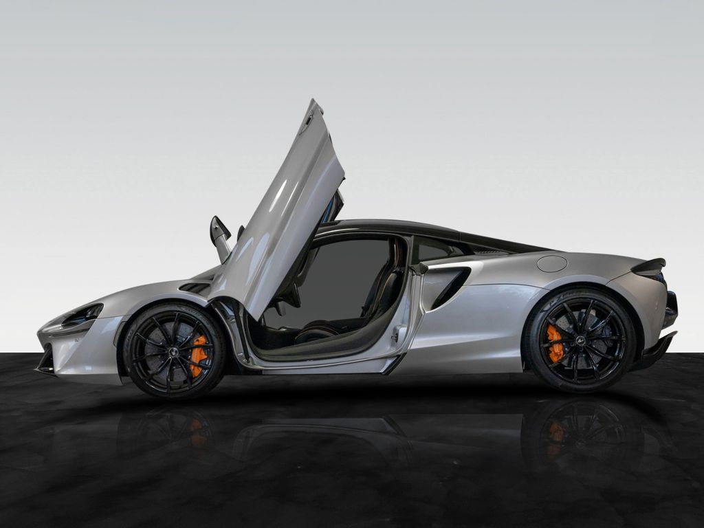 McLaren Artura 2024