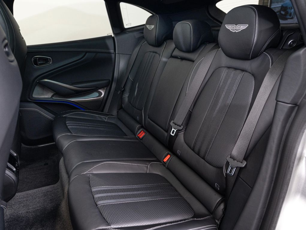 Aston Martin DBX 2025