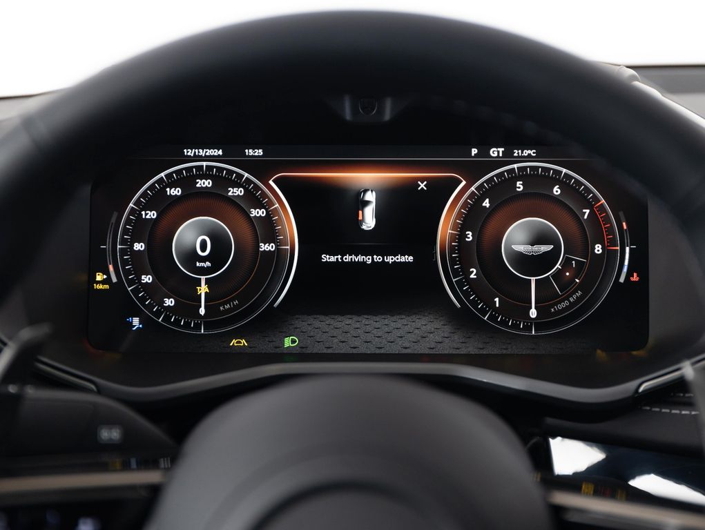 Aston Martin DBX 2025