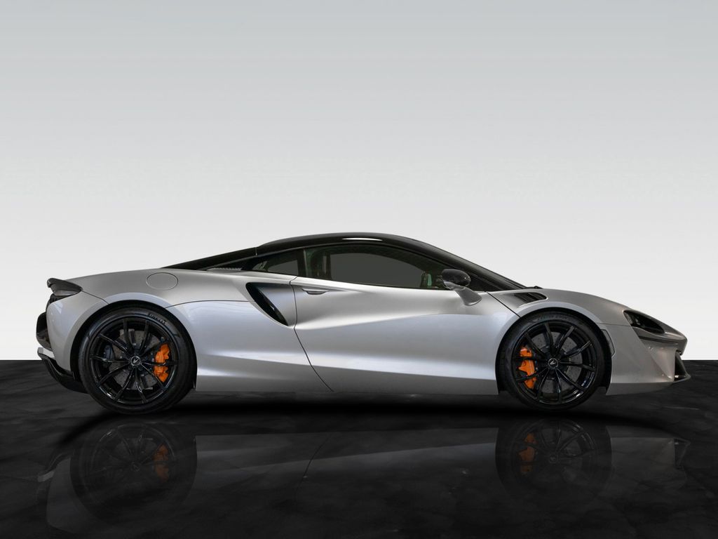 McLaren Artura 2024