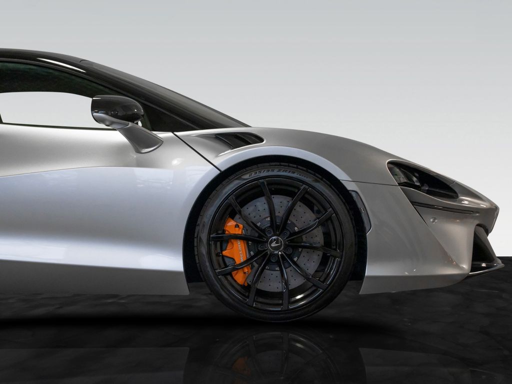 McLaren Artura 2024