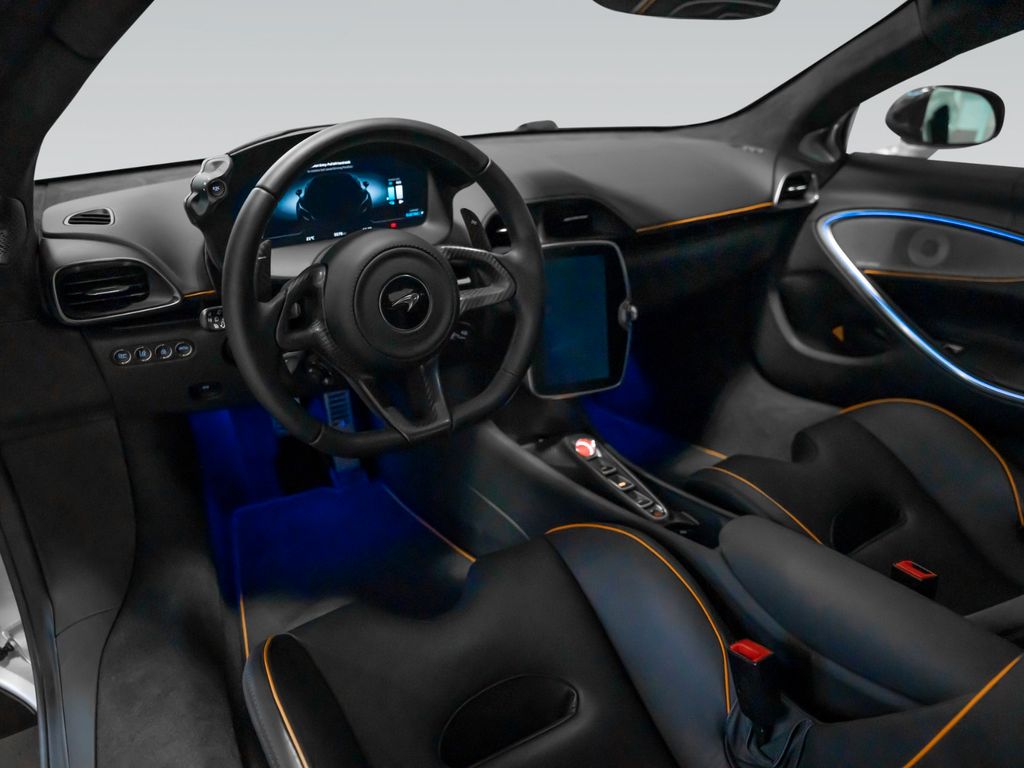 McLaren Artura 2024