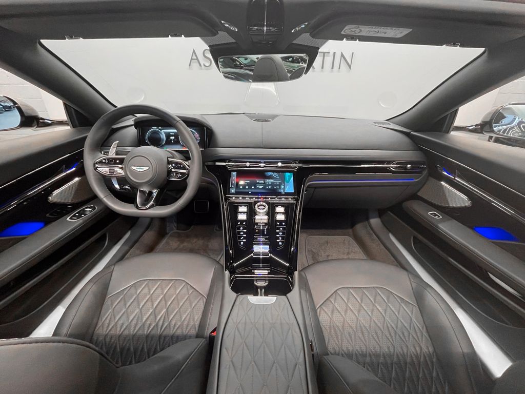 Aston Martin DB12 2025