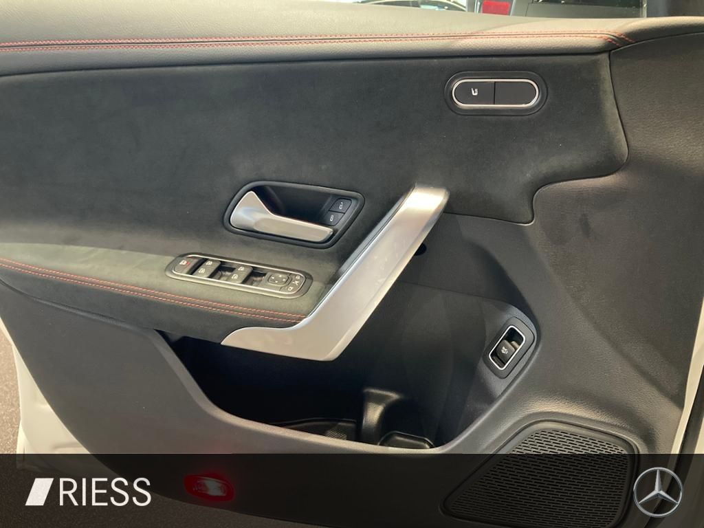 Mercedes-Benz CLA 200 2025