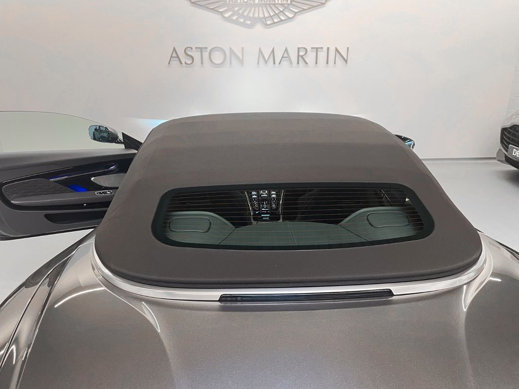 Aston Martin DB12 2025